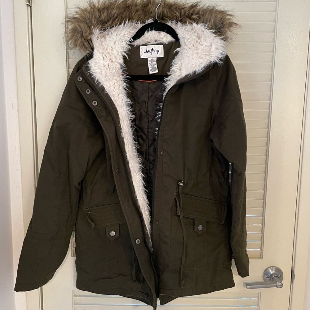 Daytrip parka jacket size L